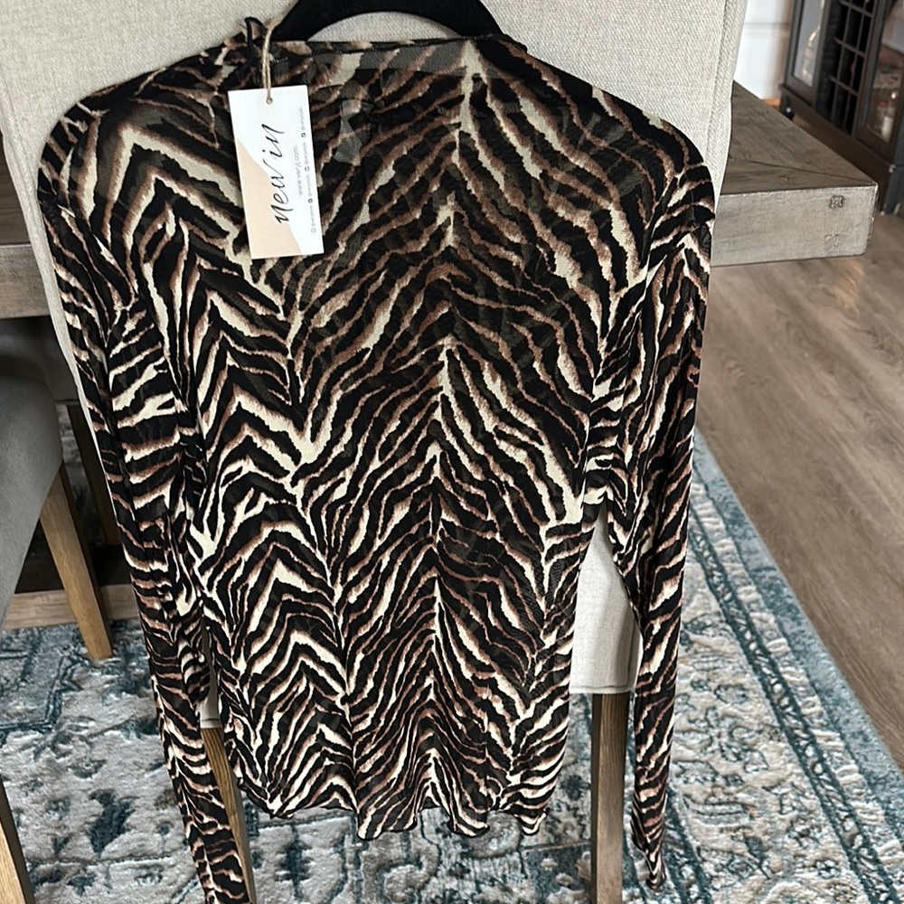 New York & Company Black and White Fitted Blouse